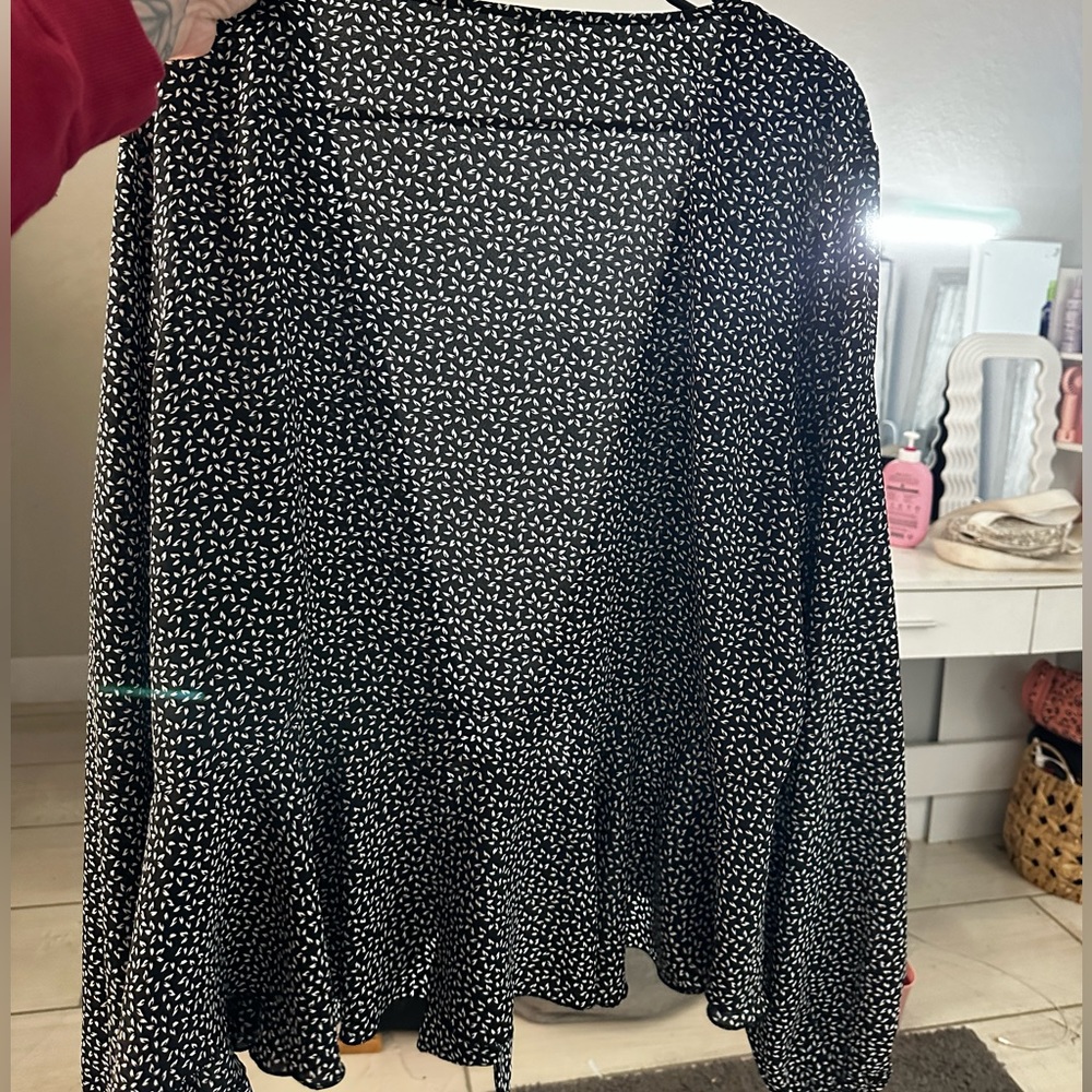 blouse - Picture 2 of 2